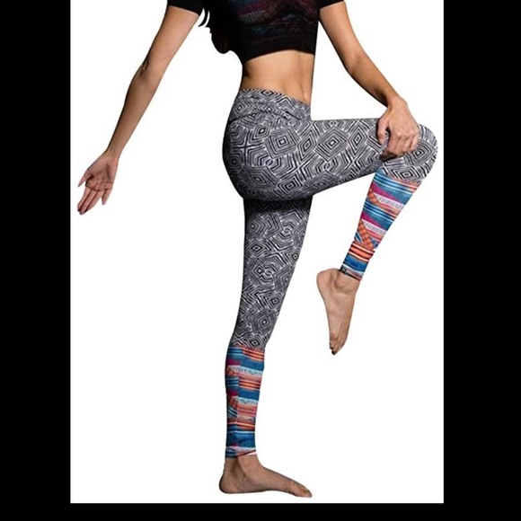 NWT Onzie Multicolor Graphic Workout Legging - Picture 2 of 7